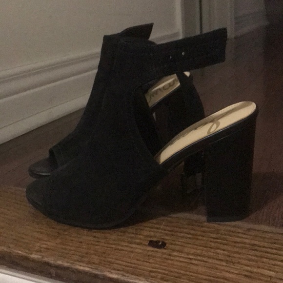 SIZE 5.5 OPEN TOE HEALS - Picture 2 of 2